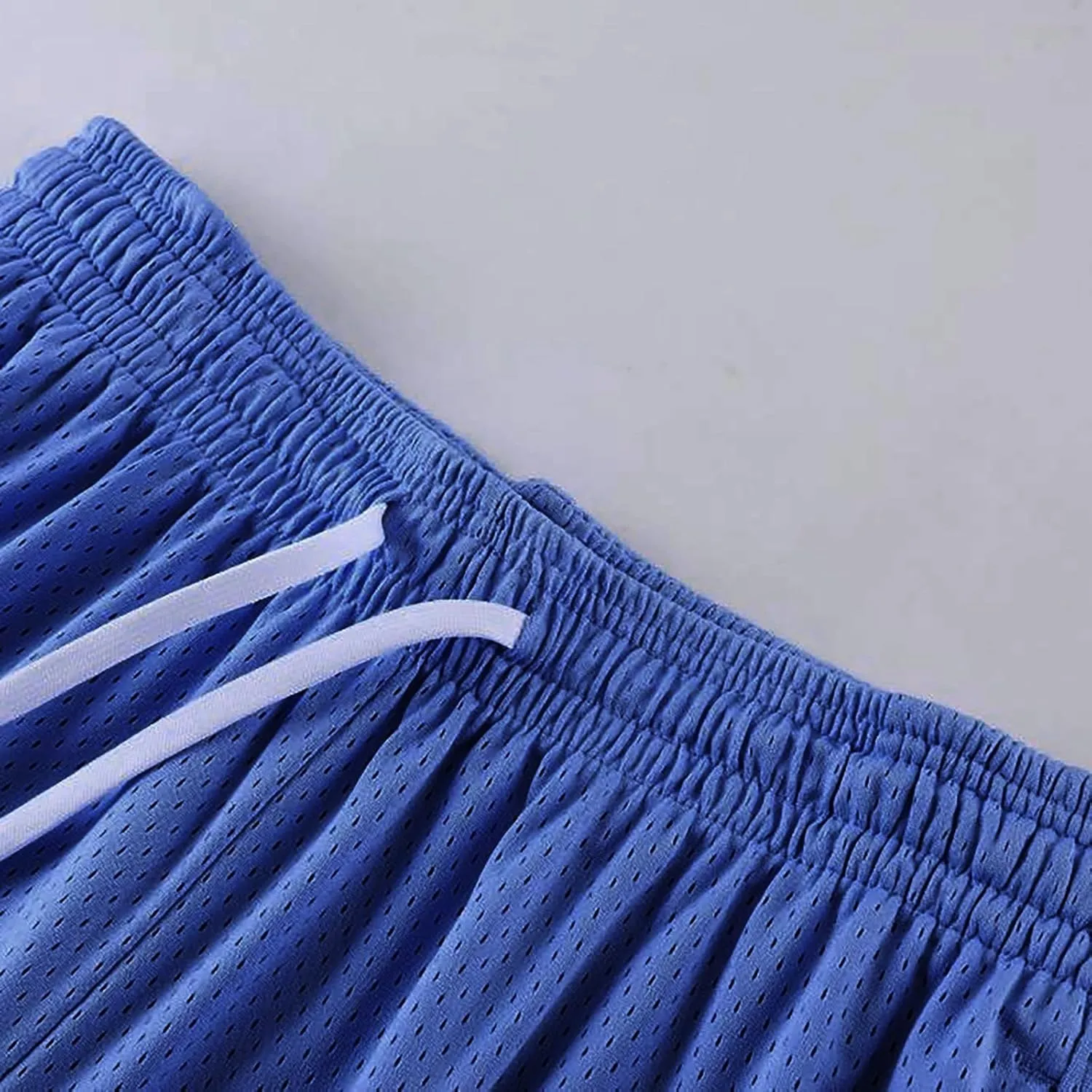 Men's Mesh Shorts Loose Fit Breathable Lightweight Running Sport Pants Fashion Drawstring Casual Shorts with Pockets
